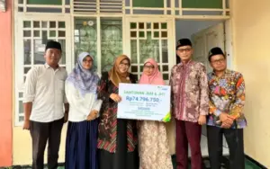 BPJS Ketenagakerjaan Pamekasan Serahkan Santunan Bagi Ahli Waris Wartawan Senior Foto BeritaJatim.com
