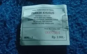 Pengadaan Stiker dan Kwitansi Parkir di Pamekasan Disorot Foto BeritaJatim.com