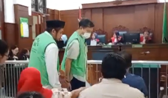 Terdakwa Kasus Rp75 Miliar Minta Tahanan Kota, Hakim Minta Bukti Medis Foto BeritaJatim.com