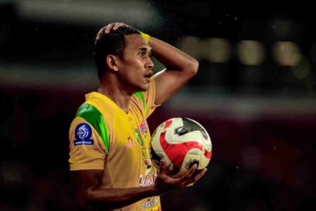 Catur Sentuh 100 Laga, Kisah Perjalanan “Anak Kampung” Jadi Pilar Persebaya Foto BeritaJatim.com