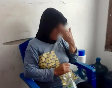 Nyawa Perempuan Terselamatkan di Rel Kertosono, Masinis KAI Hentikan Kereta untuk Gagalkan Aksi Berbahaya Foto BeritaJatim.com