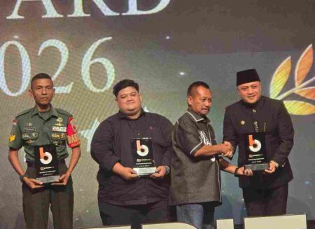 Raih Beritajatim Award 2026 Tokoh Inspiratif, Pulung: Award Ini untuk Keluarga Besar Adpim! Foto BeritaJatim.com