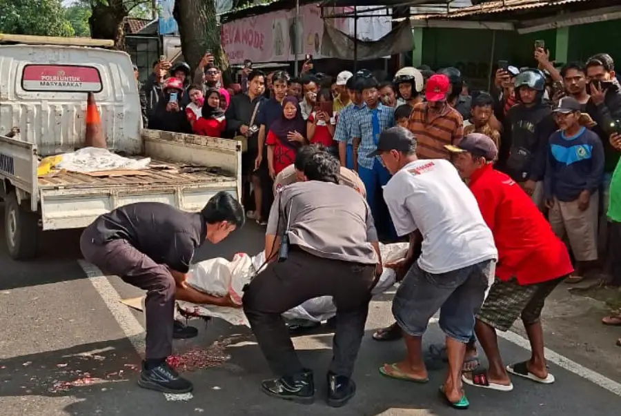 Diduga Depresi, Seorang Bapak di Mojo Kediri Terlindas Truk Tangki Foto BeritaJatim.com