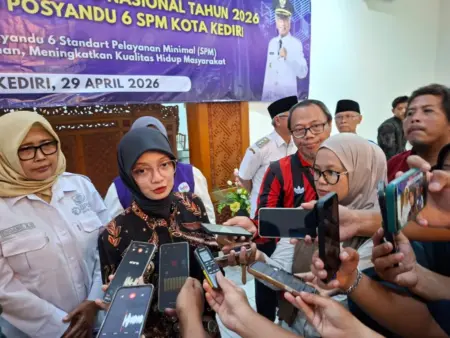 Mbak Wali Tinjau Pelayanan Posyandu 6 SPM di Ponpes Wali Barokah Kediri Foto BeritaJatim.com