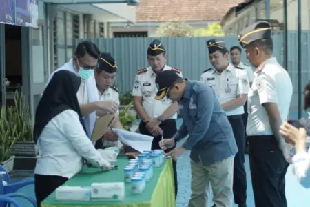 Tes Urin Massal Warnai Komitmen Lapas Bojonegoro Bersih Narkoba Foto BeritaJatim.com