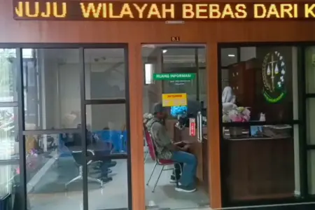 Warga Klino Laporkan Proyek Jalan Rp2,7 M ke Kejari Bojonegoro, Diduga Tak Sesuai Spesifikasi Foto BeritaJatim.com