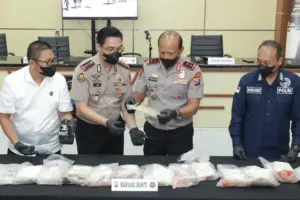 Hasil Uji Lab, 22 dari 23 Bungkusan di Giligenting Sumenep Terkonfirmasi Mengandung Kokain Foto BeritaJatim.com