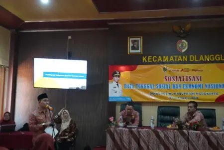 Bupati Mojokerto Evaluasi Penyaluran Bansos, Tekankan Pentingnya Validasi Data DTSEN Foto BeritaJatim.com