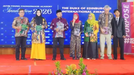 Siswa SMAN 1 Driyorejo Dorong Penyediaan Air Minum Isi Ulang di Sekolah, Usulan Gen Z ke DPRD dan DLH Gresik Foto BeritaJatim.com
