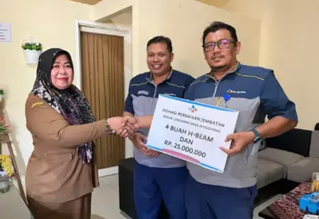 PT Cheil Jedang Indonesia Serahkan Bantuan Perbaikan Jembatan di Jatigedong Jombang Foto BeritaJatim.com