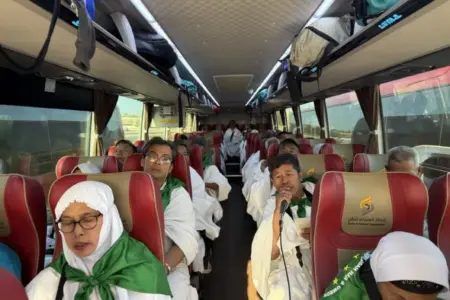 Tuntaskan Arbain, 360 Jemaah Haji Kloter 1 YIA Bergeser ke Makkah untuk Umrah Wajib Foto BeritaJatim.com