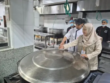 Kemenhaj Gandeng 23 Dapur di Madinah, Jamin Konsumsi Jemaah Haji 2026 Tetap Cita Rasa Nusantara Foto BeritaJatim.com