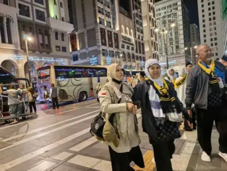 PPIH Siagakan Linjam 24 Jam, Jemaah Haji 2026 Diimbau Tak Bepergian Sendirian Foto BeritaJatim.com