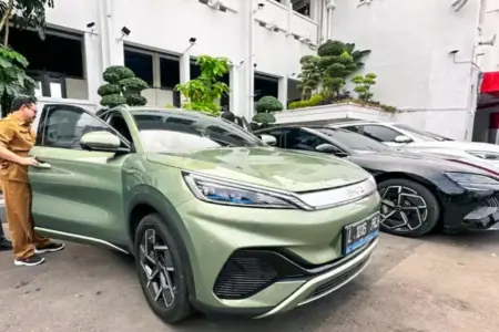 Pemkot Surabaya Perbanyak Sewa Mobil Listrik Operasional Mulai Bulan Mei Foto BeritaJatim.com