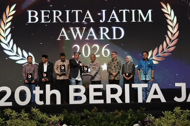 Dua Dekade beritajatim.com, Polda Jatim Diganjar Penghargaan Instansi Pendukung Keberlanjutan Media Foto BeritaJatim.com
