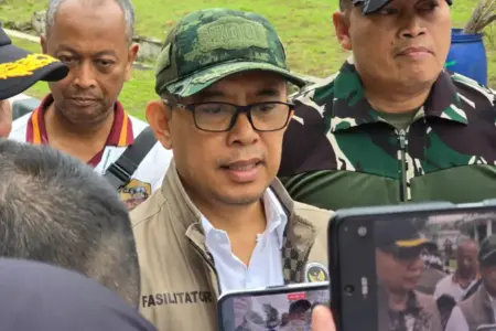 Kemenhaj dan KJRI Jeddah Warning Haji Ilegal: Nekat Pakai Visa Ziarah Terancam Cekal 10 Tahun Foto BeritaJatim.com