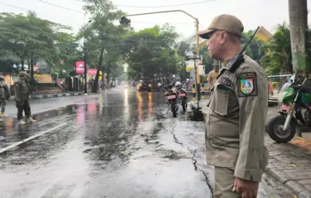 Pemkab Jombang Tertibkan PKL di Zona Merah untuk Ciptakan Kenyamanan Foto BeritaJatim.com