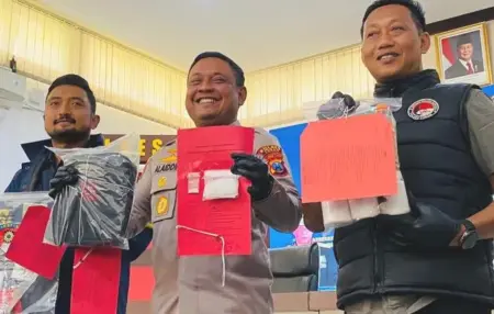 Satresnarkoba Polres Tuban Ungkap 2 Kasus Narkoba, Sita 146,67 Gram Sabu dan Puluhan Pil Ekstasi Foto BeritaJatim.com