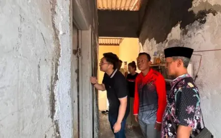 Adiel Muhammad Kanantha Tinjau Program RTLH di Sidoarjo, Warga Balonggabus Rasakan Manfaat Rumah Layak Huni Foto BeritaJatim.com