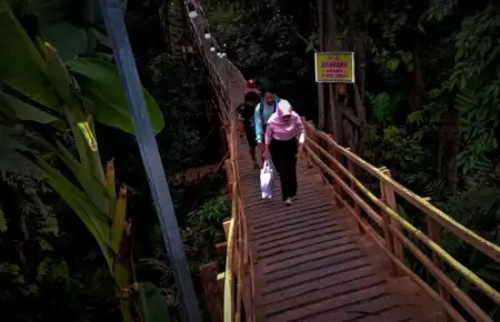 Jembatan Darurat Sentong Sudah Bisa Dipakai, BSBK Bondowoso Minta Warga Jaga Bersama Foto BeritaJatim.com