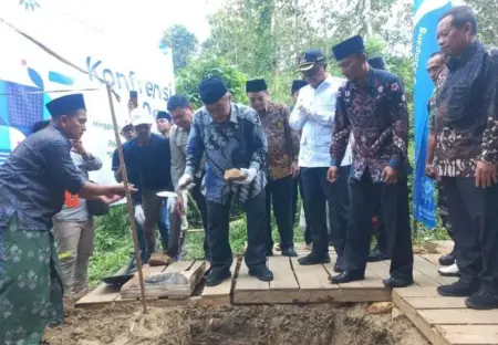 Mendikdasmen Resmikan Pembangunan Jembatan Sirotol Mustaqim di Sampang Foto BeritaJatim.com
