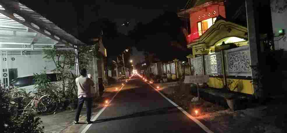 Ratusan Lampu Ublik Hiasi Malam Idul Adha di Bojonegoro Foto BeritaJatim.com