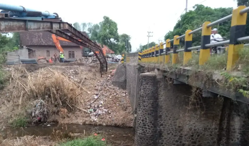 PU Bina Marga Jatim Pastikan Proses Proyek Jembatan di Probolinggo Sesuai Ketentuan Foto BeritaJatim.com