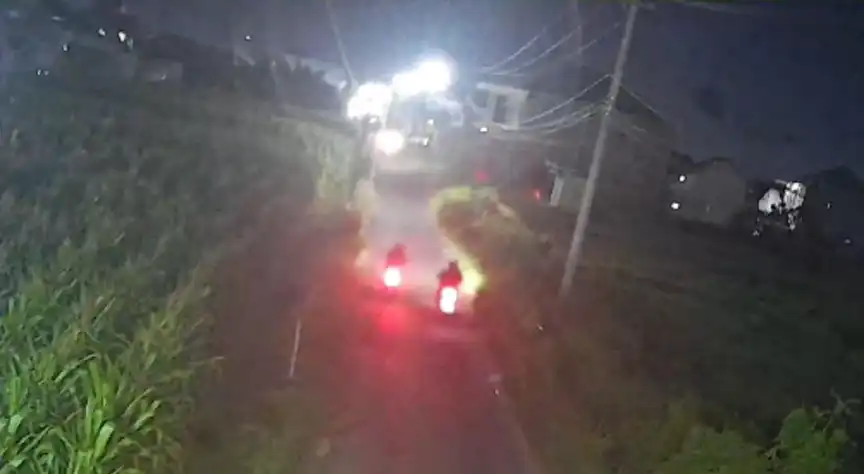 Aksi Brutal Begal Celurit Terekam CCTV, Pedagang Tempe Jadi Korban Foto BeritaJatim.com
