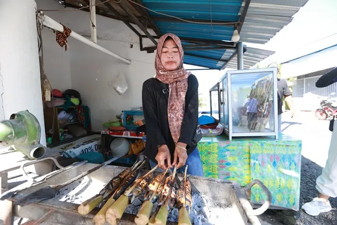 Pantai Blimbingsari Banyuwangi Surganya Wisata Kuliner Ikan Asap dan Ikan Bakar Khas Pesisir Foto BeritaJatim.com