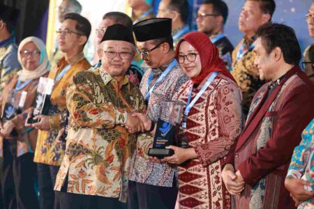 Hebat! Banyuwangi Diganjar Dua Penghargaan Pendidikan dari Mendikdasmen Foto BeritaJatim.com