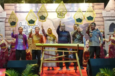 Pemkab Kediri Apresiasi Festival Kuno-Kini 2026, Sedot Ribuan Pengunjung, Dongkrak Ekonomi UMKM Foto BeritaJatim.com