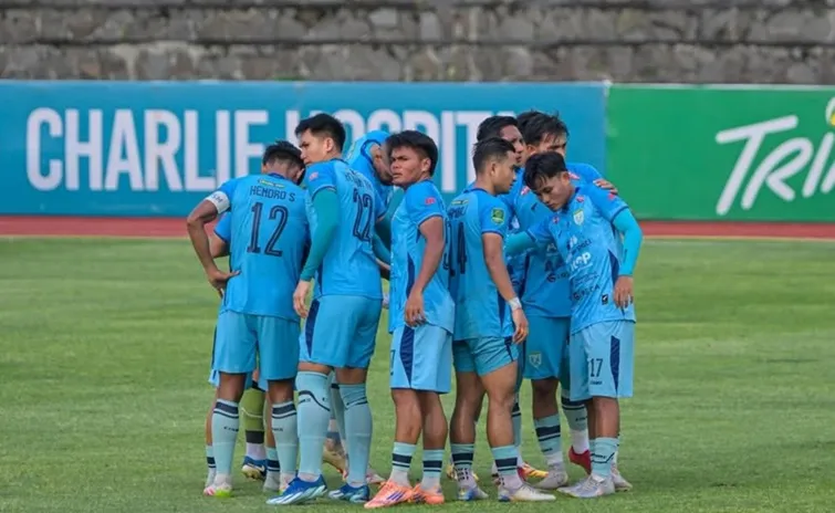 Babak Belur di Markas Kendal Tornado, Persela Lamongan Akhiri Musim dengan Kekalahan Terburuk Foto BeritaJatim.com