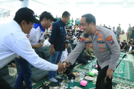 May Day 2026 Gresik Meriah, Ribuan Buruh Padati Gejos dalam Tasyakuran dan Doorprize Foto BeritaJatim.com