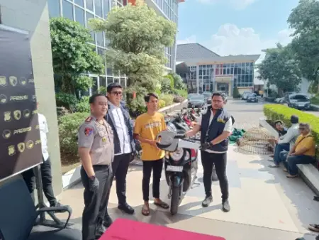 Modal Pinjam Motor Teman, Pemuda Kebomas Gresik Nekat Gelapkan Scoopy dan Gadaikan Rp2,5 Juta Foto BeritaJatim.com