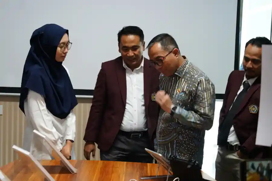 Mendikti Brian Beri Bocoran soal Skema Baru Dana Riset dan Nasib PTS, Seperti Apa? Foto BeritaJatim.com