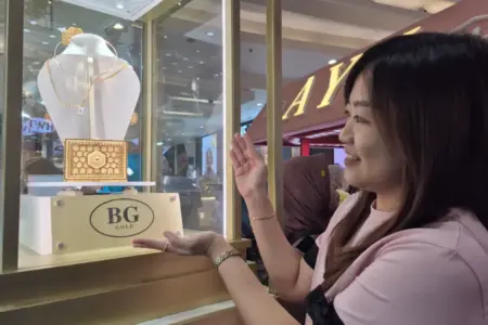 Wahyu Redjo dan HWT Gold Gelar Pameran Emas di Surabaya, Investasi Sambil Bergaya Jadi Tren Foto BeritaJatim.com