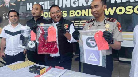Live ‘Syur’ di Bondowoso Terbongkar, Polisi Amankan Sepasang Pelaku Foto BeritaJatim.com