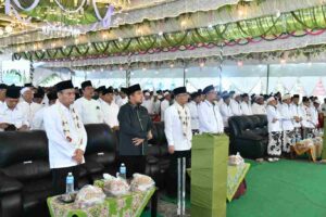 Disaksikan Ribuan Warga Nahdliyin, Rois PBNU Lantik Pengurus Cabang NU Sumenep Foto BeritaJatim.com