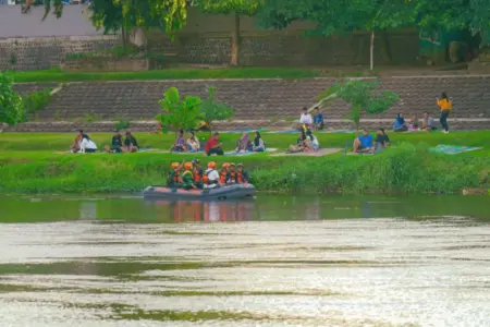 Pantau “Pladu” Sungai Brantas, Pemkot Kediri Imbau Warga Utamakan Keselamatan Foto BeritaJatim.com