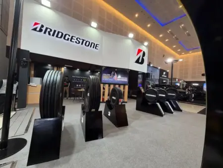 Rayakan Emas 50 Tahun, Bridgestone Tancap Gas Perkuat Pasar Jatim di IIMS Surabaya 2026 Foto BeritaJatim.com