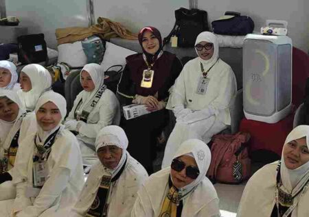 Wukuf di Arafah Khidmat, Anggota DPD RI Ning Lia Apresiasi Manajemen Haji 2026 Foto BeritaJatim.com