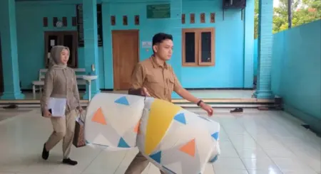 Polisi Geledah Kamar Pimpinan Ponpes Tersangka Kasus Asusila di Ponorogo, Kasur dan Tisu Disita Foto BeritaJatim.com