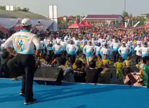Senam Kolosal Anak Indonesia Hebat Bersama Menteri Abdul Mu’ti di Pamekasan Pecahkan Rekor MURI Foto BeritaJatim.com
