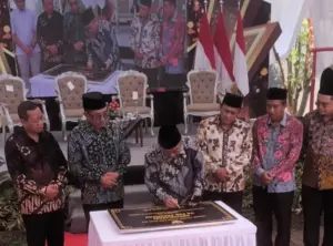 Mendiknasmen Resmikan Program Revitalisasi 2025 di Pamekasan Foto BeritaJatim.com
