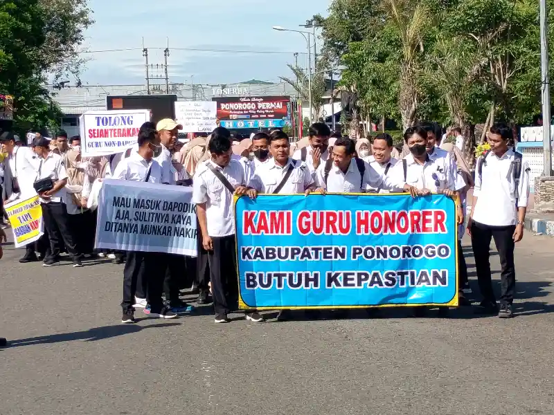Pemkab Ponorogo Bentuk Tim Khusus Bahas Tuntutan Guru Honorer Non Dapodik Foto BeritaJatim.com