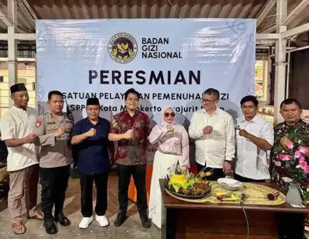 Dapur MBG Prajurit Kulon Mojokerto Resmi Beroperasi, Salurkan 1.080 Paket Makan Bergizi Foto BeritaJatim.com