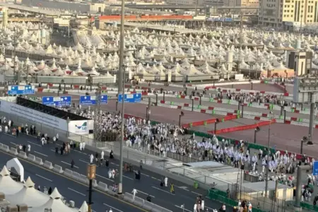 Mayoritas Pilih Nafar Awal, 132.568 Jemaah Haji Indonesia Resmi Tinggalkan Mina Menuju Makkah Foto BeritaJatim.com
