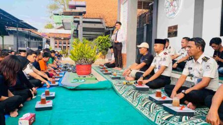 Lapas Tuban Gelar Makan Bersama Warga Binaan, Olahan Daging Kurban Jadi Sajian Utama Foto BeritaJatim.com