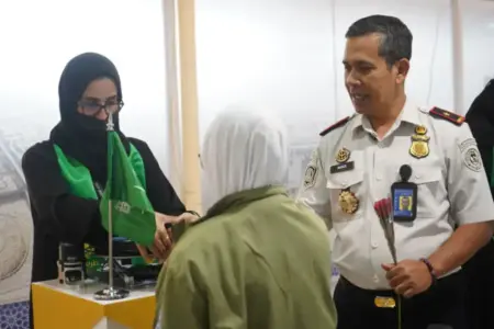Imigrasi Surabaya Perkuat Layanan Makkah Route, Gagalkan 18 Calon Haji Nonprosedural Foto BeritaJatim.com
