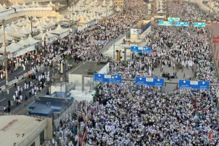 Berita Foto: Lempar Jumrah Ketiga di Jamarat Mina Foto BeritaJatim.com